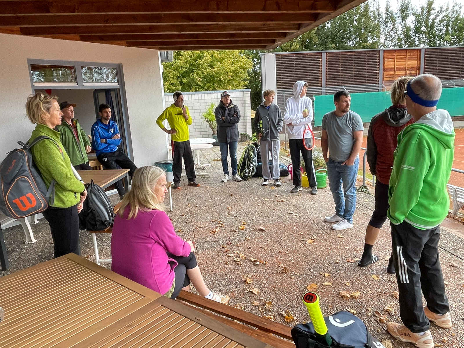 Trabende und galoppierende Pferdchen beim Saisonabschlussturnier